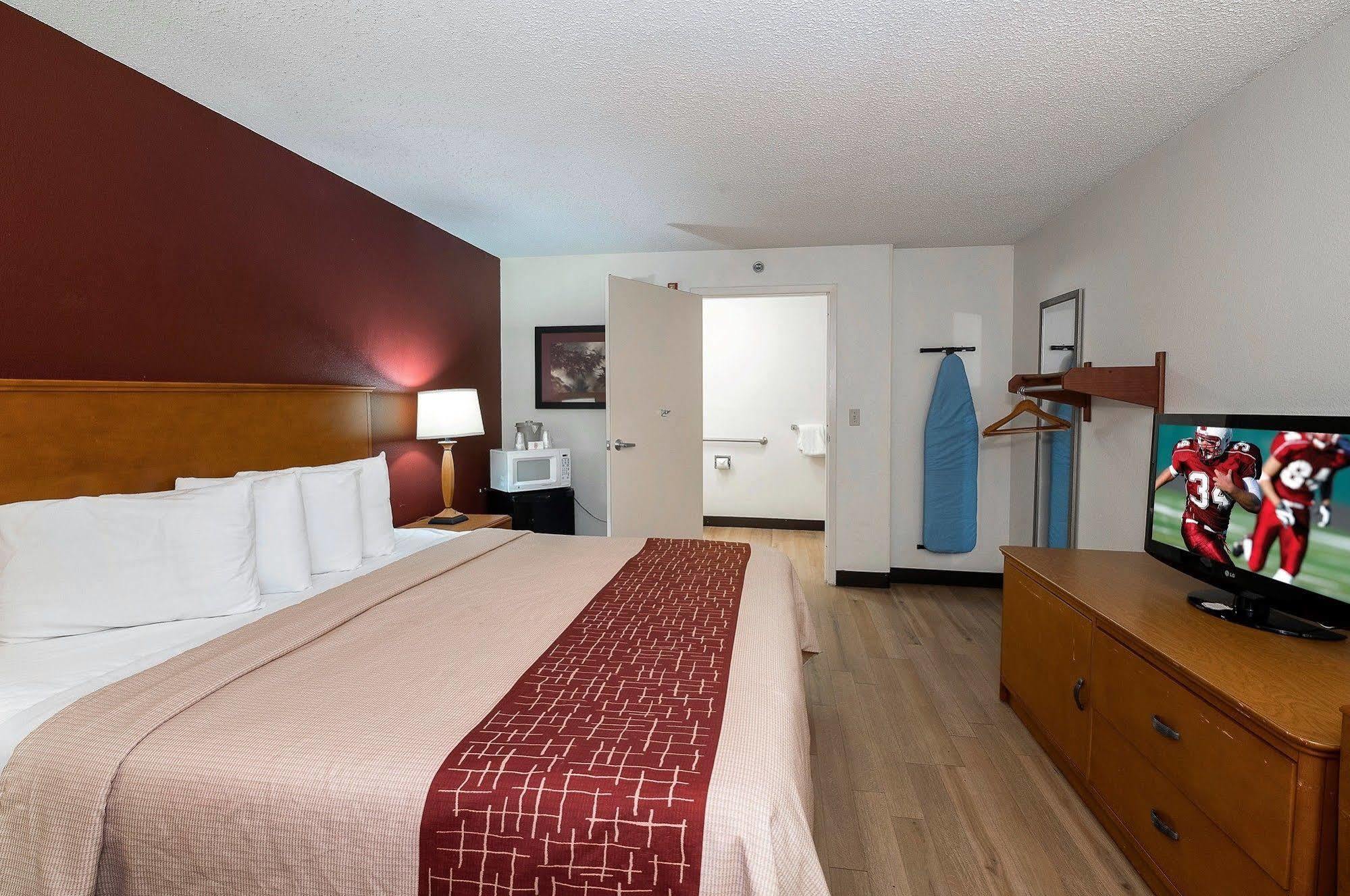 Cedar Rapids Inn Exteriör bild